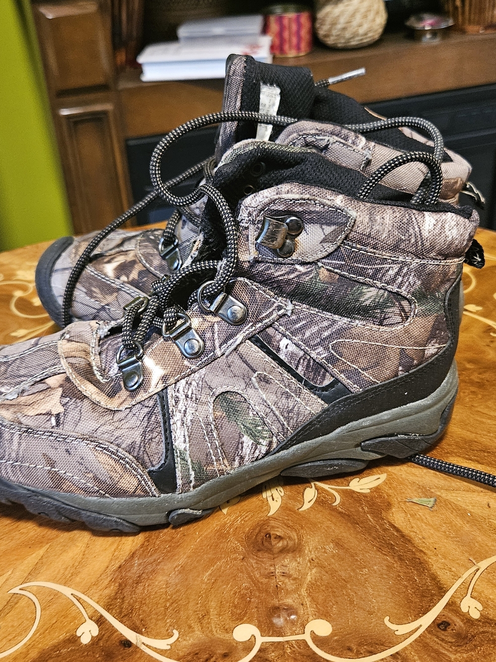 Realtree Kids Camo Hiking Boots in Brown and Black Size 3